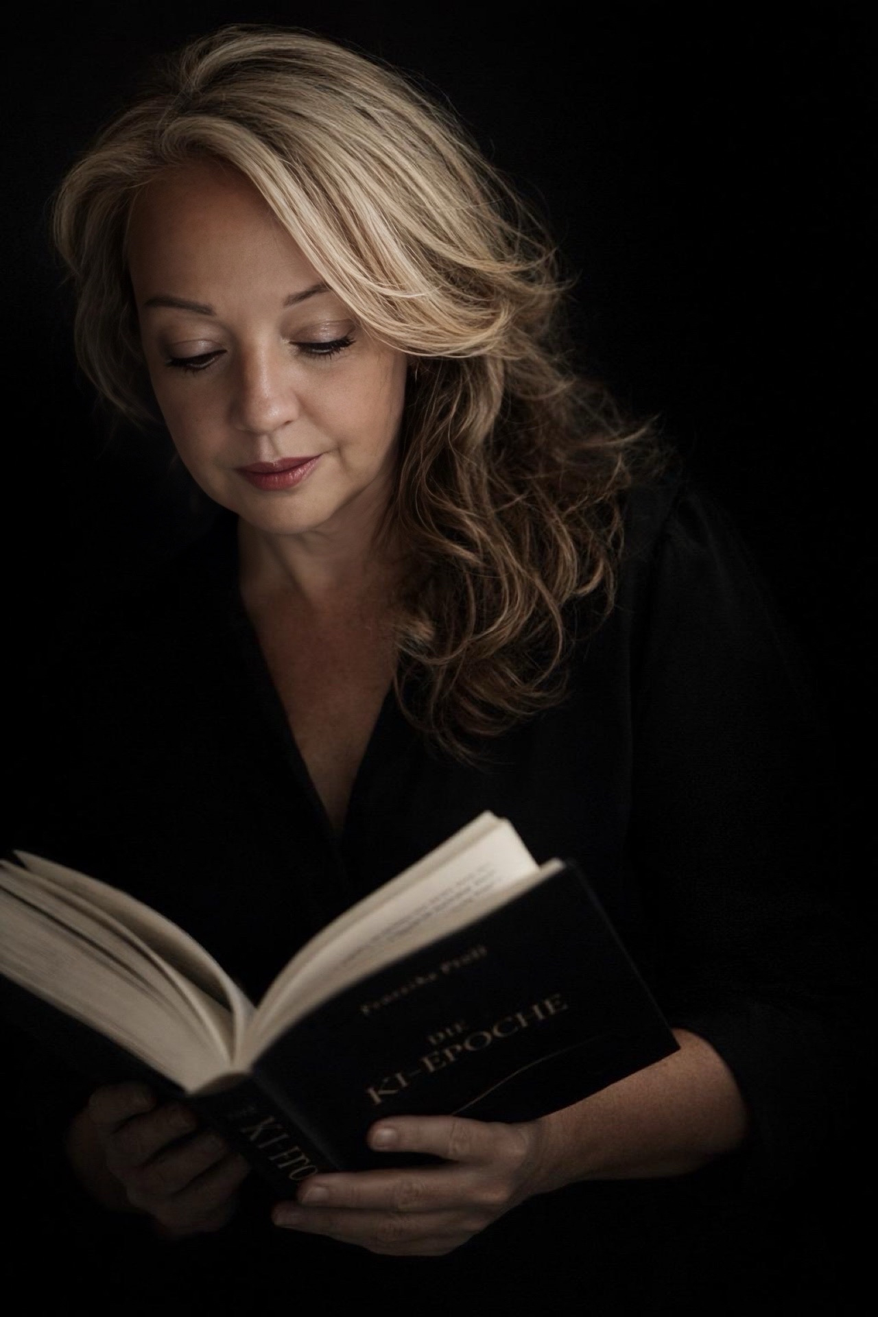 Franziska Pröll mit dem Buch Die KI-Epoche – Leadership Essays über Führung, Urteilskraft und strategische Klarheit