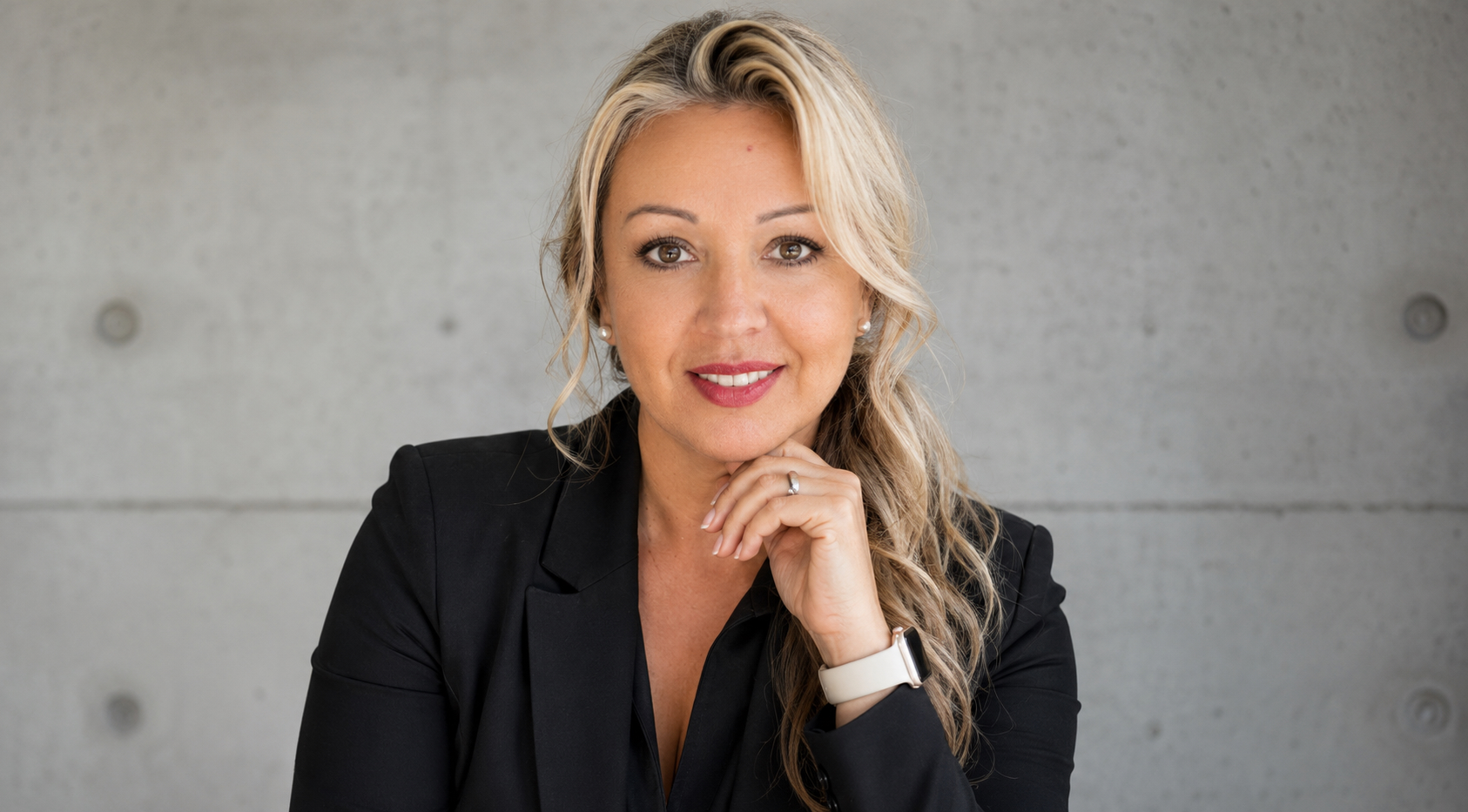 Franziska Pröll – KI-Systemarchitektin, Buchautorin und Unternehmerin Franziska Pröll – KI-Systemarchitektin, Buchautorin, Unternehmerin und Mentorin der neuen Zeit im DACH-Raum